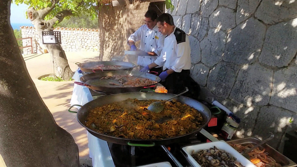 son-marroig-show-cooking-paella