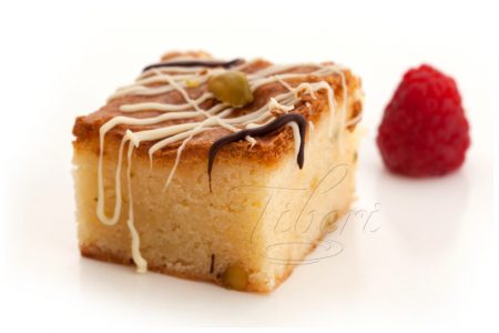 Brownie aus weißer Schokolade mit Pistazien