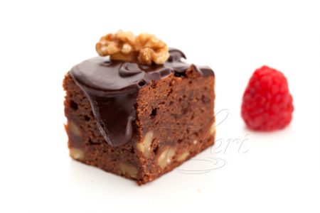 Brownie aus Bitterschokolade mit Walnüssen